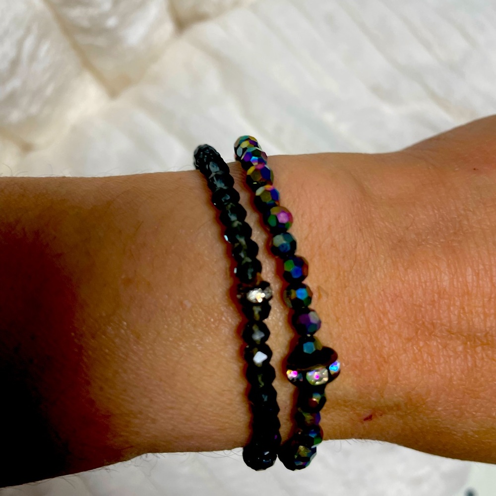 Elegant Black and Iridescent Beaded Bracelet Set
